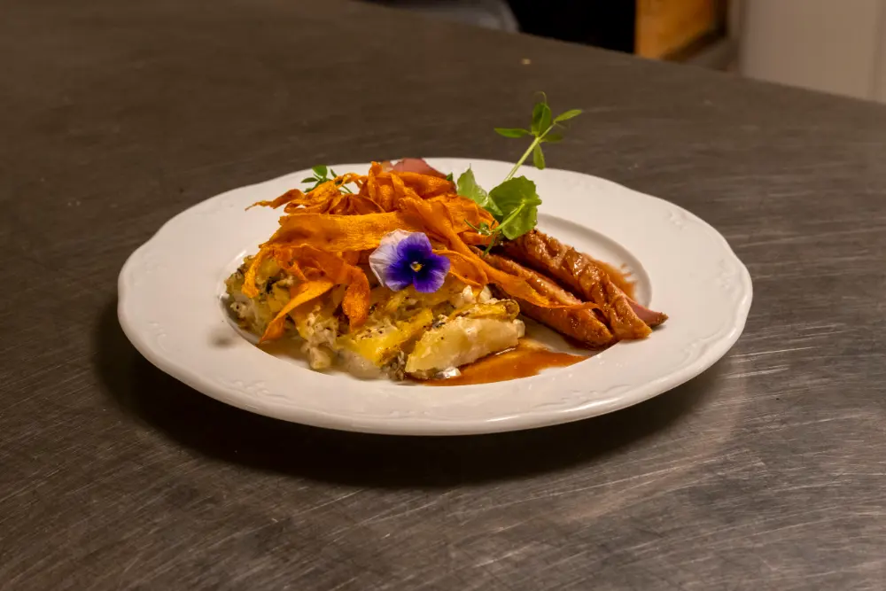 Plat gastronomique fait maison dressé par Chez Anna
